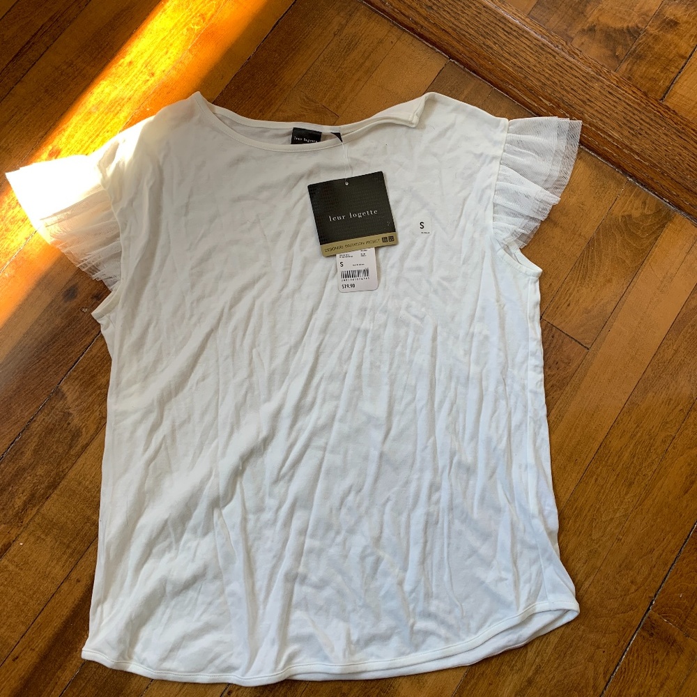Leur logette lace sleeve‎ tee. NWT